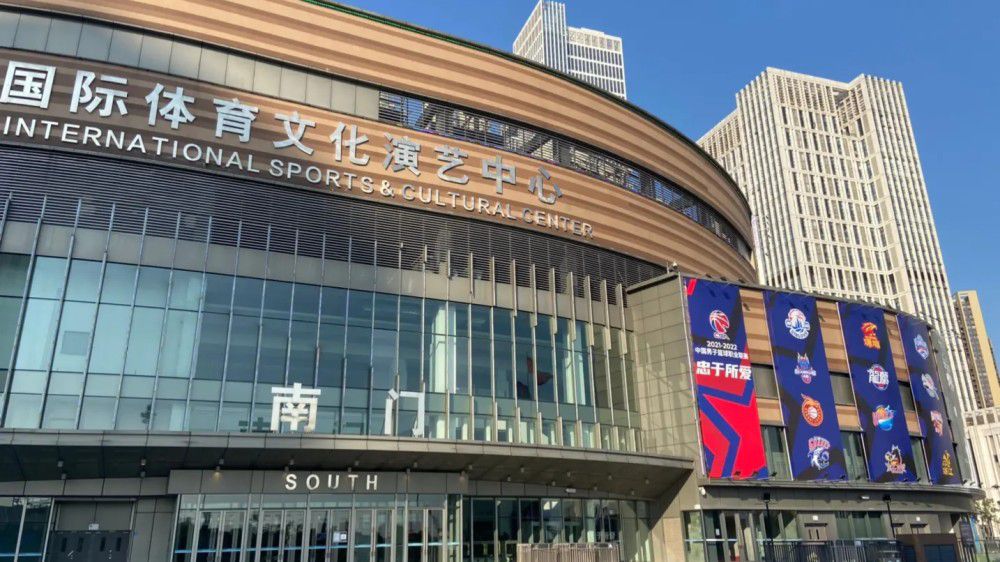 以危险游戏风格闯出名号的年轻好手响，某天不慎失足，坠入扭转重力的海里，幸而被掌握神秘力量的女孩诗搭救